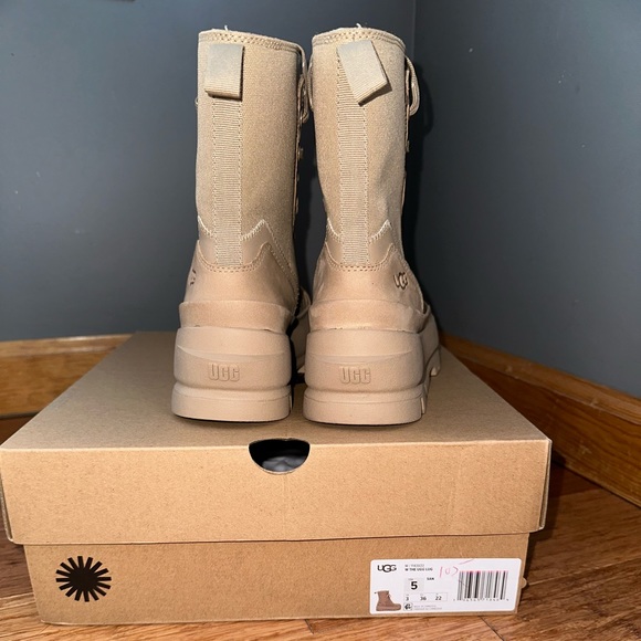 UGG Women’s The UGG Lug Lace-Up Platform Boots in SAND 5 - Picture 5 of 12